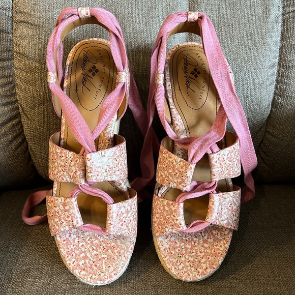 Patricia Nash Sandals - Picture 3 of 15